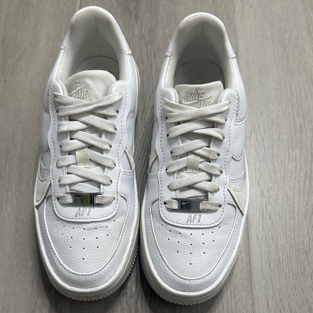 Nike Air Force 1 Low White Sneakers kids size 5 - Picture 3 of 12